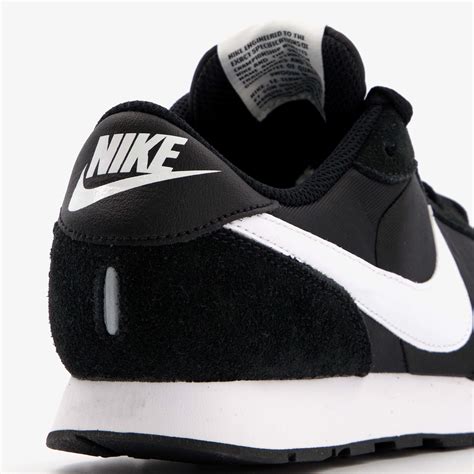 nike valiant sneakers